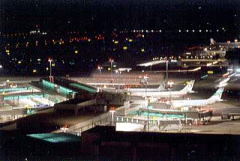 夜のチャンギ国際空港